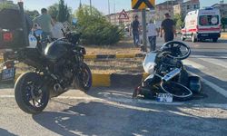 Önce otomobile sonra refüje çarptı: 1 yaralı