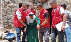 Patnos’ta 90 yaşındaki kadına Kızılay kucak açtı