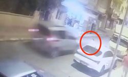Siirt’te aniden yola çıkan çocuğa aracın çarptığı anlar kamerada