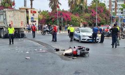 Tarsus’ta kamyon ile motosiklet çarpıştı: 1 ölü, 1 yaralı