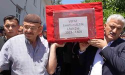 Yürek yakan veda: Oğlunun tabutunu omuzladı