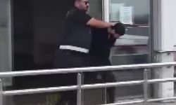 Adana sıcağında montla trafiğe çıkınca polise yakalandı