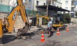 Bodrum’da su hattı patladı, işyeri ve depo sular altında kaldı