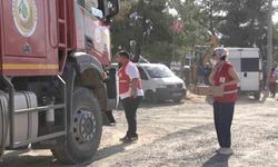 Çanakkale’de alevlerle mücadele eden ekip ve vatandaşlara Kızılay’dan yardım
