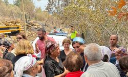 Ersin, yangında evleri zarar görenlerle bir araya geldi