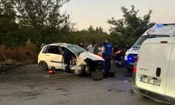 Gaziantep’te 2 otomobil kafa kafaya çarpıştı: 1 ölü, 3 yaralı