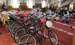 Mersinli imam,çeyrek asırdır çocukları ödüllendiriyor