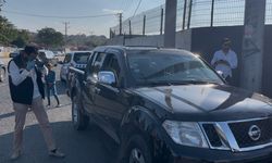 Seyir halindeki arabayı kurşun yağmuruna tuttular