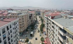 Van Büyükşehir Belediyesi Suvaroğlu Caddesi’ni yeniliyor