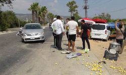 Yol kenarında duran otomobile çarpan aracın sürücüsü kaçtı