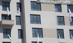 Kartalkaya faciasının sembolü çarşafları binanın penceresinden sarkıttı