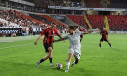 Trendyol Süper Lig: Gaziantep FK: 0 - Kocaelispor: 0 (İlk yarı)