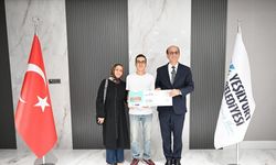Yeşilyurt’ta YKS’de ilk 2 bine giren öğrencilere ödül