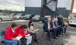 Alaplı’da ağaç gölgesinde kitap okuma etkinliği