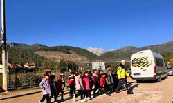 Eğirdir jandarmasından öğrencilere trafik dersi