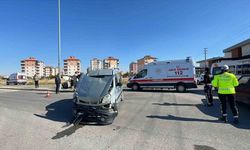Karaman’da hafif ticari araçla cip çarpıştı: 3 yaralı