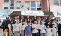 Köy okulu çocuklarının bilgisayar sevinci