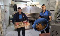 Şanlıurfa’da tarihi geçmiş 183 kilo tavuk eti imha edildi