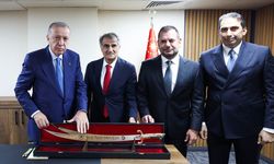 Trabzonspor’dan Cumhurbaşkanı Erdoğan’a Sürmene kılıcı hediyesi