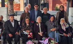 62 yıl sonra ilk öğretmenleri ile buluşup gününü kutladılar