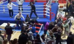Boks turnuvasında kavga ring dışına taştı, yumruklar havada uçuştu