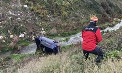 Bolu'da kontrolden çıkan otomobil, dereye uçtu: 2 yaralı