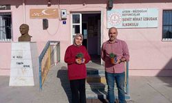 Bozdoğan Belediyesi'nden öğretmenlere karanfil çiçeği