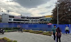 Düzce’de yıkım çalışması süren belediye binasında yangın