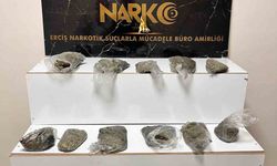 Erciş’te bir kamyonetin lastiğinde 4 kilo 400 gram esrar ele geçirildi