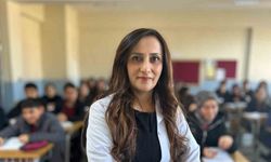 Koreceyi kendi çabasıyla öğrenen Vanlı öğretmen öğrencilerine ilham oluyor