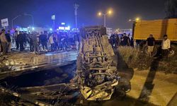 Mersin’de 10 kişinin yaralandığı kaza anı kamerada