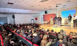 Mersin’de ’madde bağımlılığı’ konulu tiyatro büyük ilgi gördü