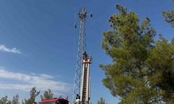 Mersin’de yüksek gerilim direğinde mahsur kalan işçi kurtarıldı
