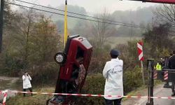 Otomobil dereye uçtu: 2 ölü, 1 yaralı