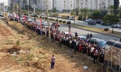 Saatlerce kuyruk beklediler, kimi istediğini aldı kimi alamadı