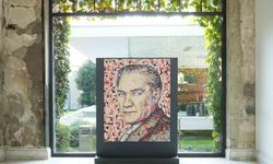 Sanatçı Deniz Sağdıç’tan Espressolab malzemeleriyle ileri dönüşüm Atatürk portresi