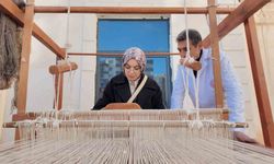 Siirt'te 24 öğretmen, Atatürk portresine 24 ilmek attı