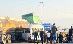Şırnak'ta okul servisi tankerle çarpıştı: 13'ü öğrenci 14 yaralı