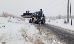 Mersin Büyükşehir Belediyesi ekipleri karla mücadeleye başladı