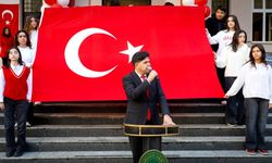 Özdemirci: “Yeni Dönemin En Kıymetli Dersi Bayrak Sevgisidir”