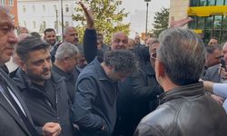 Bursa'da halk otobüsü esnafı belediye önünde toplandı