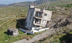 Çiğli'de çöp tesisinin neden olduğu heyelan mahalleyi yutuyor