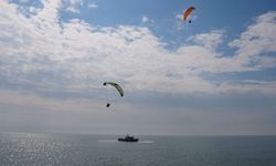 Denizden sahil güvenlik, havadan paramotorlar destek verdi, öğrenciler suyun önemine dikkat çekti