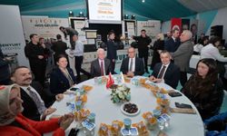 İstanbul Valisi Davut Gül ve Başkan Vekili Aksoy, Kadir Gecesi'nde vatandaşlarla iftar yaptı