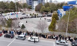 Kadir Gecesi'nde kutsal emanetler için uzun kuyruklar oluştu