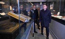 Kadir Gecesi'nde kutsal emanetlerin sergilendiği külliyeye yoğun ilgi