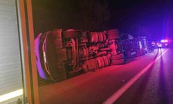 Kontrolden çıkan tır devrildi, şans eseri yaralanan olmadı