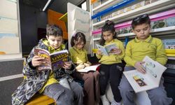 Mersin'de çocuklar tiyatro ve Kitobüs ile buluştu