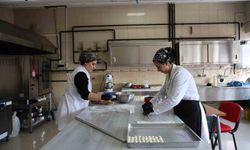 Olgunlaşma Enstitüsünde bayram için alınan tatlı siparişleri doğal malzemelerle hazırlanıyor