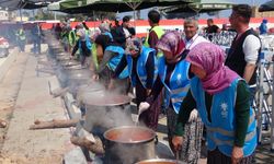 71 mahalleden kadınlar 71 kazanda yemek yaptı, binlerce kişiye ikram etti